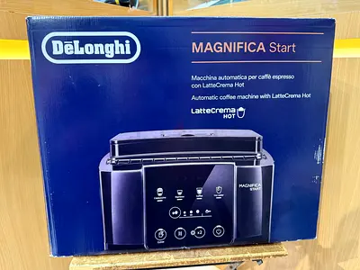 DeLonghi Macchina automatica per caffè espresso con LatteCrema Hot Automatic coffee machine with Lat