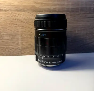 Canon EF-S 18-135mm IS Zoom Lens (Good Condition)