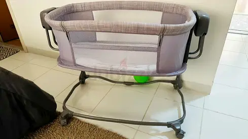 Graco bedside bassinet / co-sleeper - light grey, used