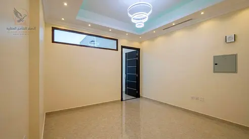 فرصة مميزة للإيجار في عجمان غرفة وصالة الروضة 3 تشطيب ممتاز بناية جديدة قرب مطعم بحر الإمارات سهل المخرج لدبي والشارقة باركن خاص
