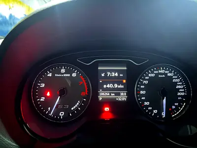 صورة 10 لـ 2016 AUDI S3