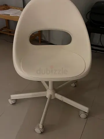 IKEAWhite swivel chair on wheels - good condition, white color.