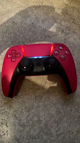 Light used ps5 controller decent condition ( i will deliver anywhere inside abudhabi)