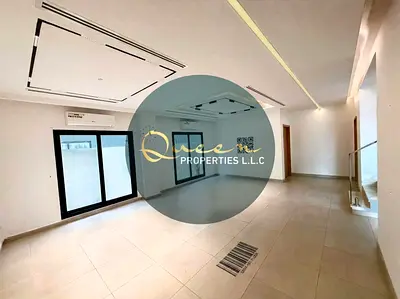 Large space / Prime and vibrant location / Close to services and amenities
