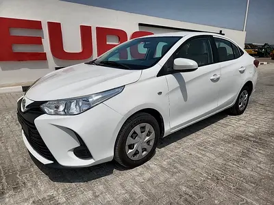 2022 Toyota YARIS photo 4