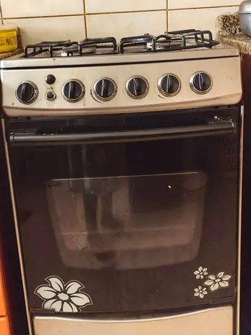 Used freestanding gas cooker with oven - good working condition