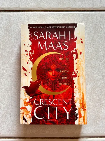 Crescent City (House of Earth and Blood) by Sarah J. Maas - Paperback