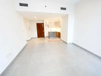 Bright & Airy |Vacant unit | Mid Floor| Open Views