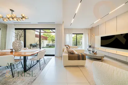 Upgraded 3 Bed | Single row | Vacant on transfer