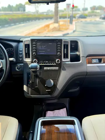 صورة 10 لـ 2023 Toyota GRANVIA