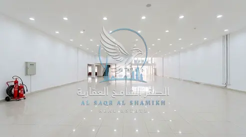 معرض للإيجار في الصناعية 4 | 34,000 قدم | 3 فاز | 1.4 مليون
