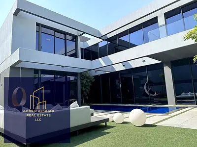 5 bedroom house with swimming pool
