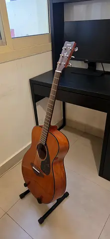 Yamaha FS800 T Concert Acoustic Limited Edition Tinted Natural Top (Stand, Capo and Tuner Included)