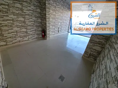 Large commercial space in a new building, Rawda 2, on a main road. Includes a drain and laundry service inside the shop. 20,000
