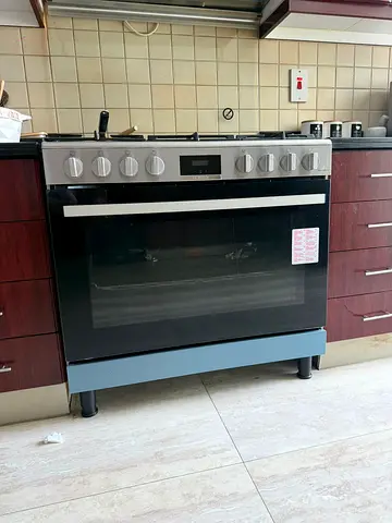 Bosch 5-burner Freestanding Gas Cooker with Gas oven - Excellent condition