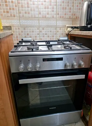Siemens 60X60 Cm 4 Gas Burners Free Standing Gas Cooker With Fan Inside Oven, Stainless Steel HX8P3A