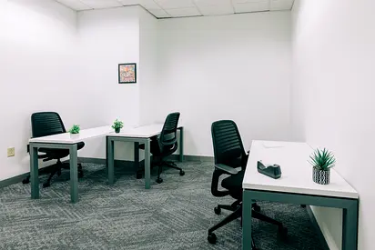 All-inclusive access to professional workspace for rent for 3 persons in RAS AL KHAIMAH, Julphar To