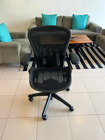 Herman miller Aeron size B fully loaded