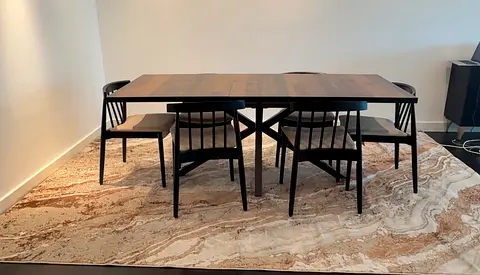 Extendable dining table (no chairs)