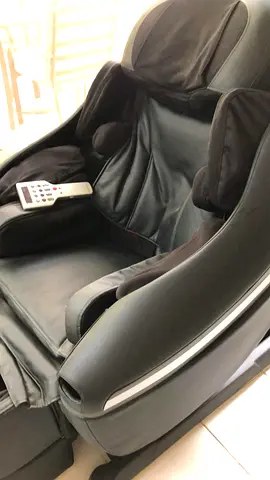 Full-body Electric Massage Chair in Good Condition Luxurious Massage Chair for Ultimate Relaxation