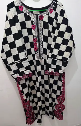 Black & white checkered embroidered long shirt shalwar with embroidered chiffon duppta size xl