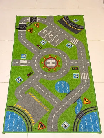 Kids play rug with roads, helipad and city layout - good condition