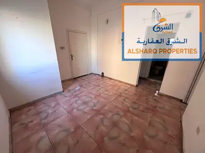 من اجمل الشقق غرفتين وصاله مع روف كبير قريب من كورنيش عجمان تطيف اسبلت تقسيمات مريحه تسهيلات بالدفعات