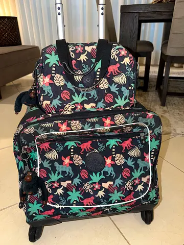 Kipling troley school bag only used 1 year