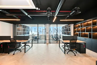 2 partitions | Pantry | Vacant | Furnished