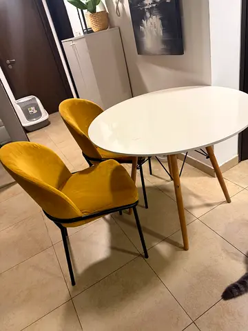 table and chairs