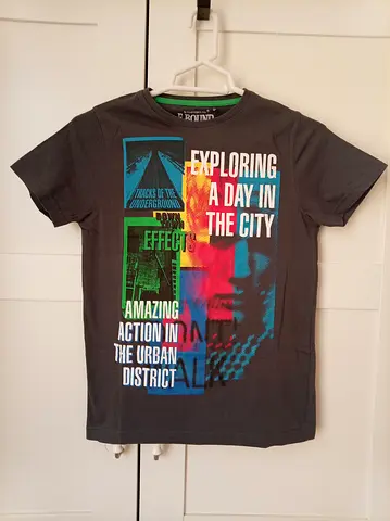 Grey graphic boys' T-shirt – size approx 10-12, exellant condition