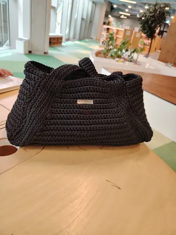 Elegant Handmade handbag in black color❤️❤️🌺🌹🌹