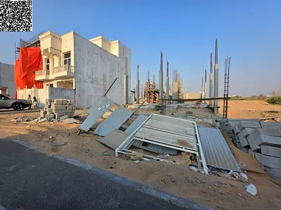 Residential land for sale in a prime location, ready for construction (concrete and columns already in place). Price includes registration fees. Locat