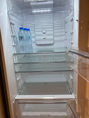 Well-kept single-door fridge, clean interior, hardly used