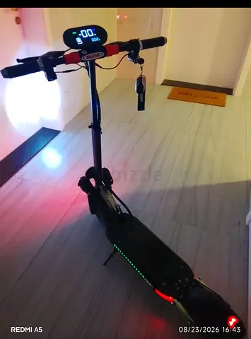 Electric scooter in good condition with display and lights