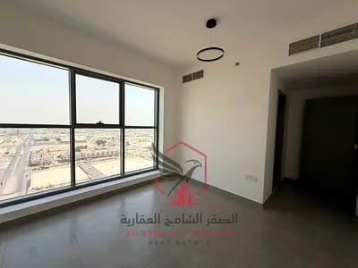 شقة واسعة من غرفتين وصالة ماستر للإيجار مع إطلالة مفتوحة في موقع مميز