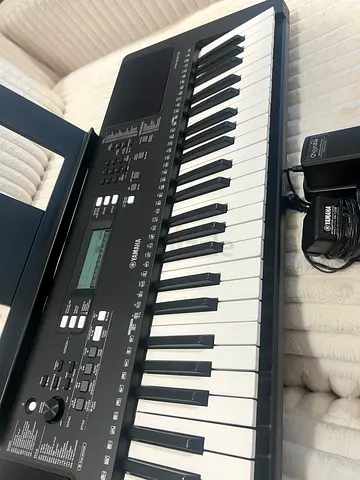 Yamaha PSR-E373 61-Key Keyboard + Sustain Pedal – Like New