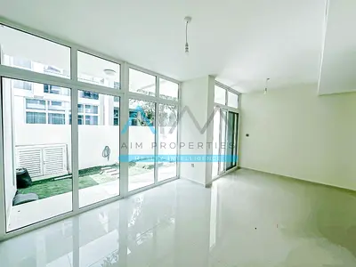 فيلا من 3 غرف نوم | الوصول إلى الحديقة | تصميمات داخلية مشرقة