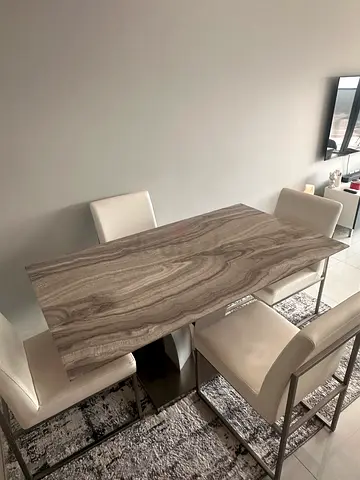 Dining table + 4 Seats