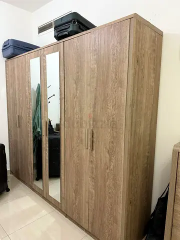 4-door mirrored wardrobe in light oak finish — good condition