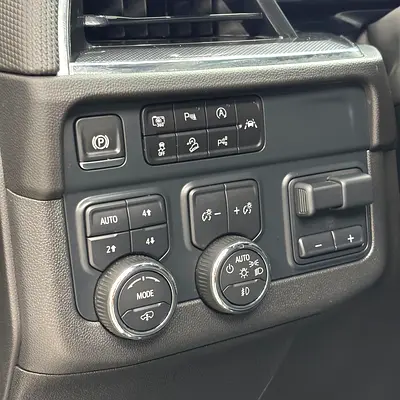 2025 Chevrolet SUBURBAN 照片 13