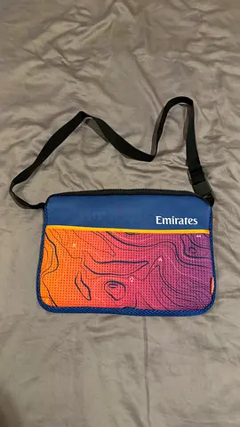 Fly Emirates carrying bag for iPad/small laptop