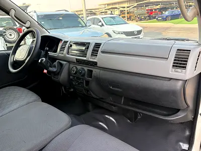 2013 Toyota HIACE — фото 10