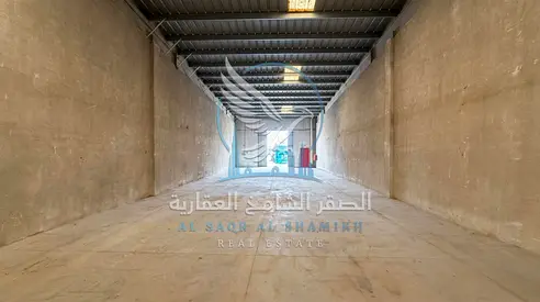مستودع للإيجار في الصناعية 11 | موقع مباشر على الشارع الرئيسي | 3,200 قدم²