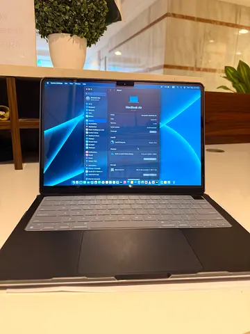 Apple MacBook Air M2 - Like New / Low Battery Cycle Count