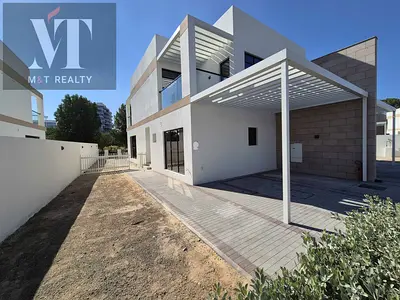 Huge Corner Plot|4 Bedroom+Maids|Vacant