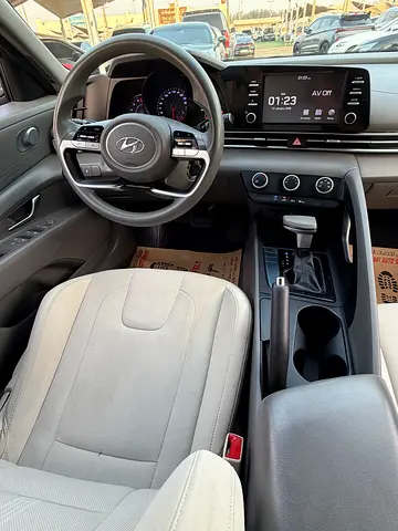 2022 Hyundai ELANTRA — миниатюра 12