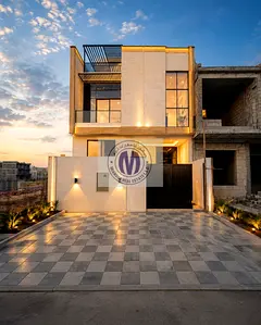 Spacious & luxurious Townhouse for sale in Al Helio center with Modren kitchen and Roof