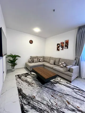 شقة غرفة وصالة مفروشة للإيجار الشهري في منطقة النخيل 2 - كورنيش عجمان ✔️ شامل الفواتير و الإنترنت ⚡📶 جاهزة للسكن فوراً !