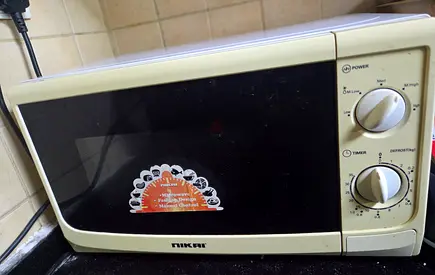 Nikai Manual Microwave Oven – Good Working Condition (AED 70)